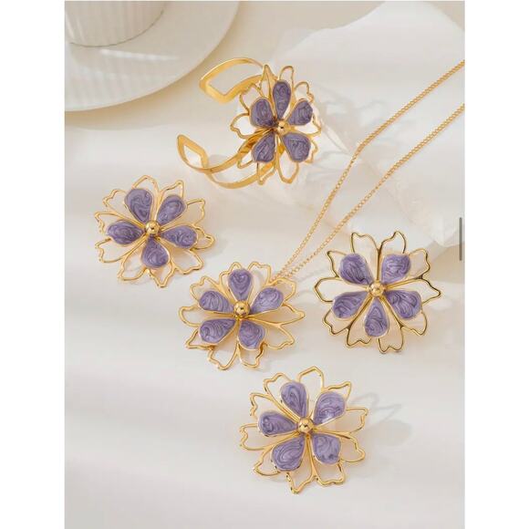 JEWELRY SET: 5Pc White/Gold Lotus Flower Ring, Bracelet, Earrings, & Necklace - Picture 4 of 9